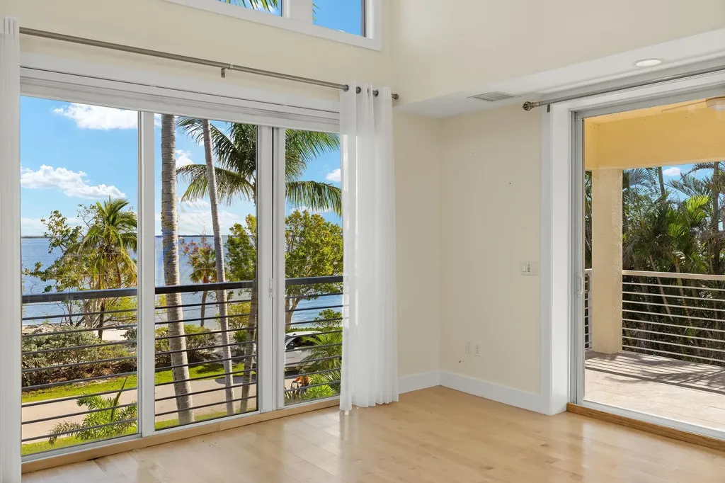 1581 San Carlos Bay Drive Sanibel FL 33957