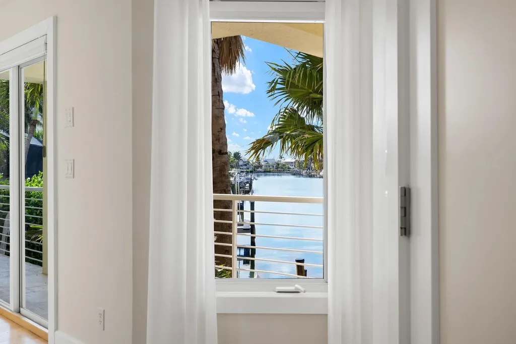 1581 San Carlos Bay Drive Sanibel FL 33957