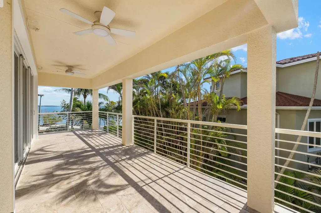 1581 San Carlos Bay Drive Sanibel FL 33957