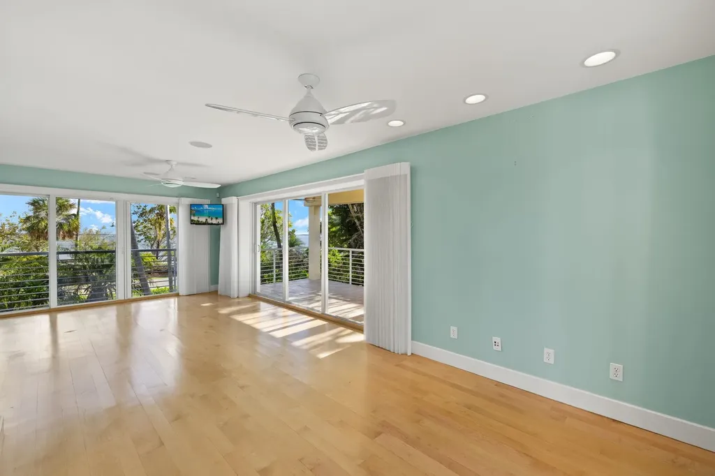 1581 San Carlos Bay Drive Sanibel FL 33957