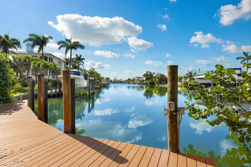 1581 San Carlos Bay Drive Sanibel FL 33957