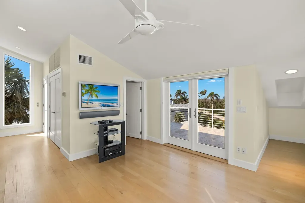 1581 San Carlos Bay Drive Sanibel FL 33957