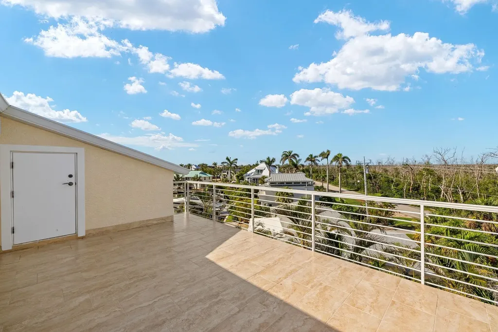 1581 San Carlos Bay Drive Sanibel FL 33957