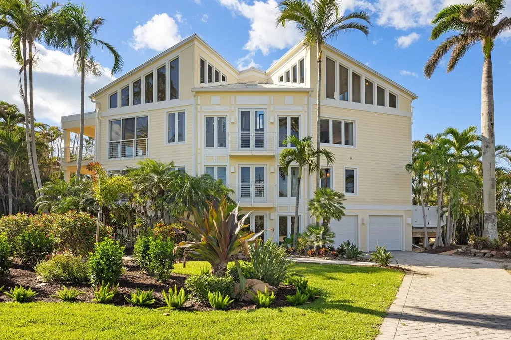 1581 San Carlos Bay Drive Sanibel FL 33957