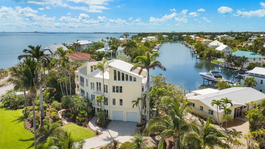 1581 San Carlos Bay Drive Sanibel FL 33957