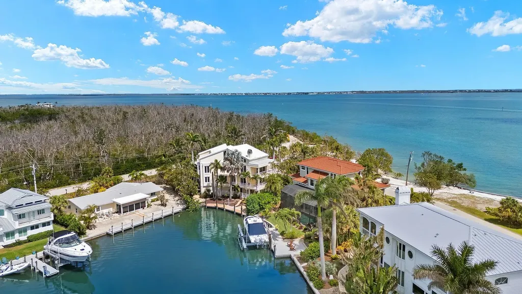 1581 San Carlos Bay Drive Sanibel FL 33957