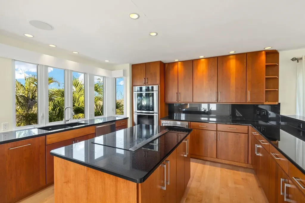 1581 San Carlos Bay Drive Sanibel FL 33957