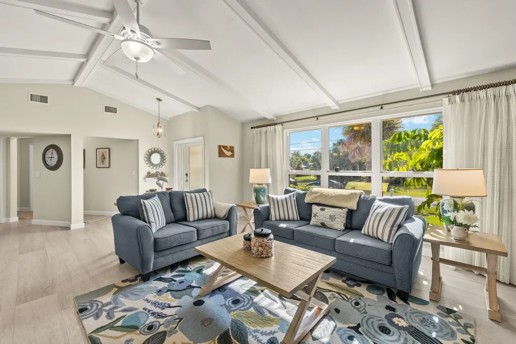 1283 Par View Drive Sanibel FL 33957