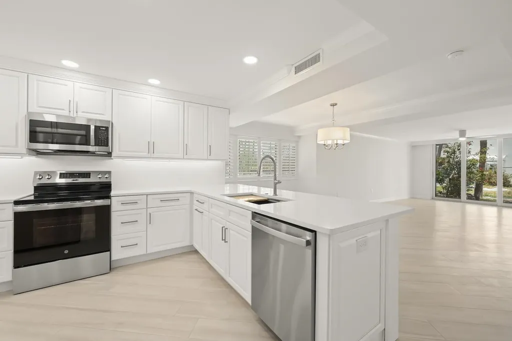 200 Periwinkle Way Sanibel FL 33957