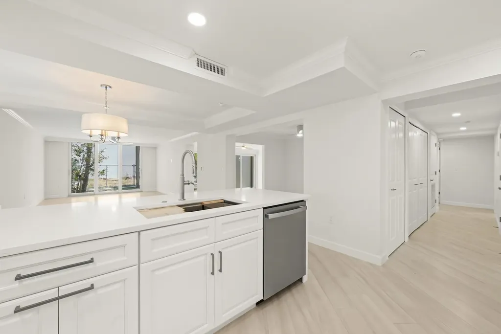 200 Periwinkle Way Sanibel FL 33957