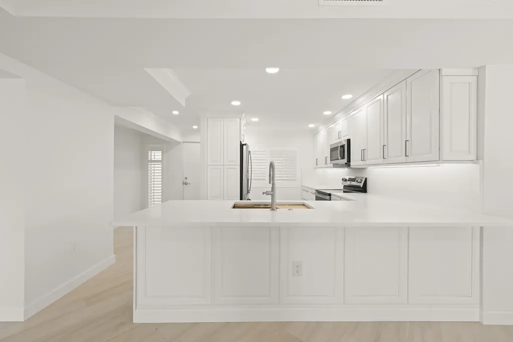 200 Periwinkle Way Sanibel FL 33957