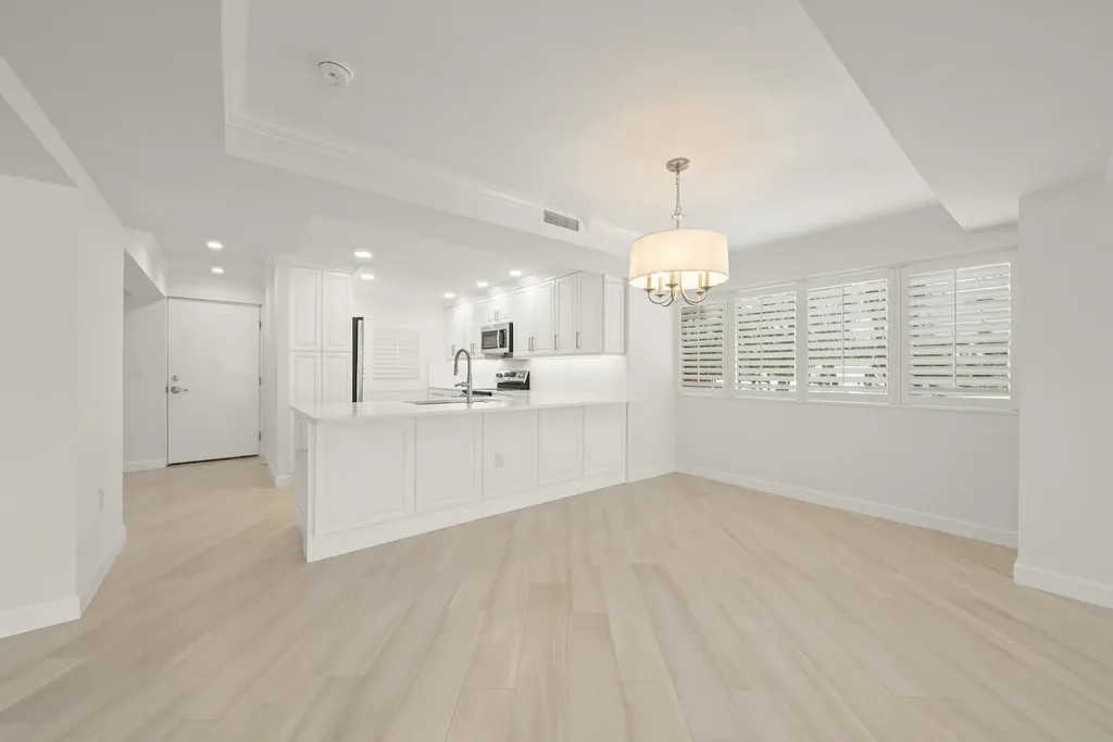 200 Periwinkle Way Sanibel FL 33957