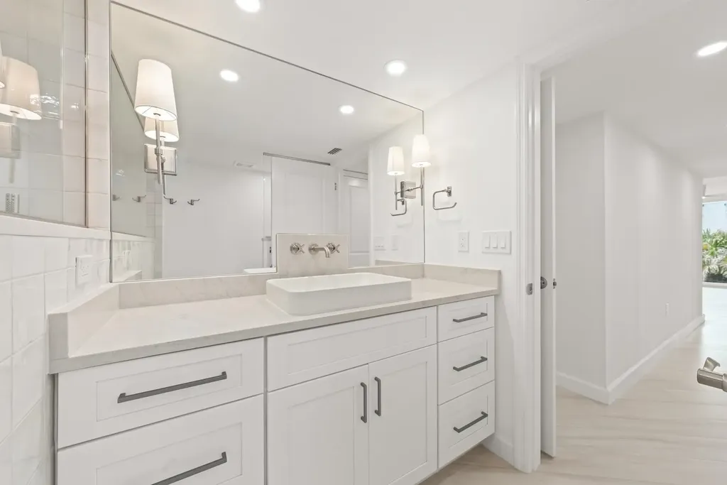 200 Periwinkle Way Sanibel FL 33957