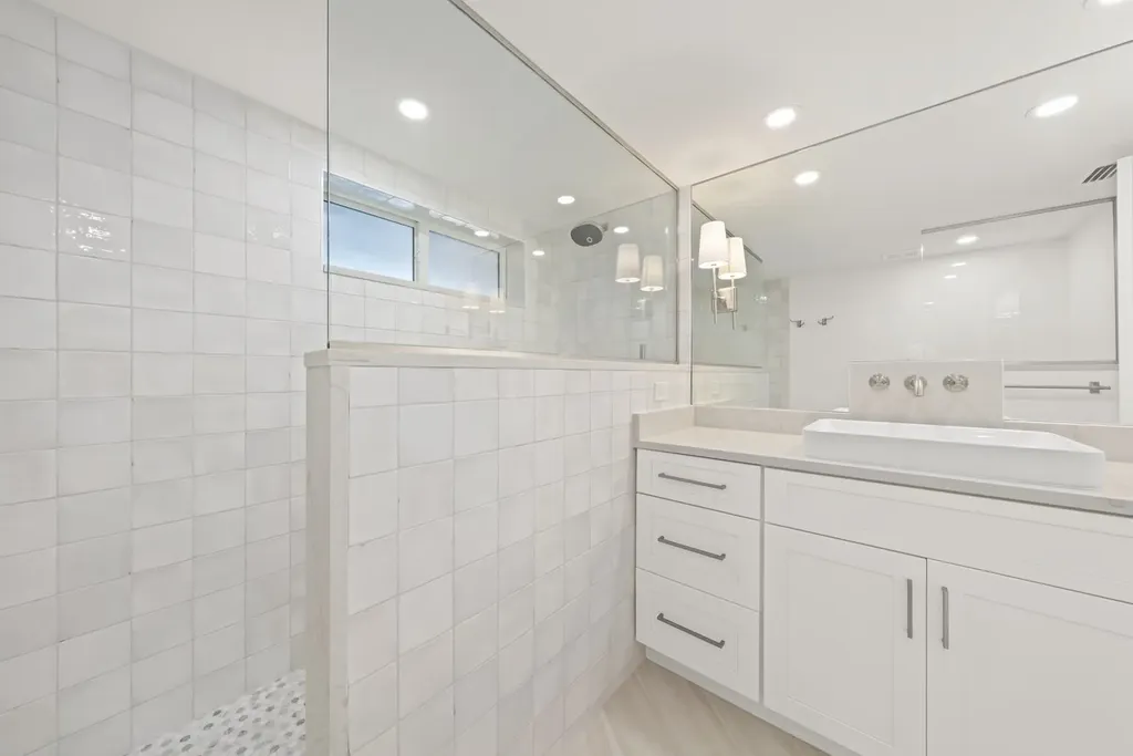 200 Periwinkle Way Sanibel FL 33957