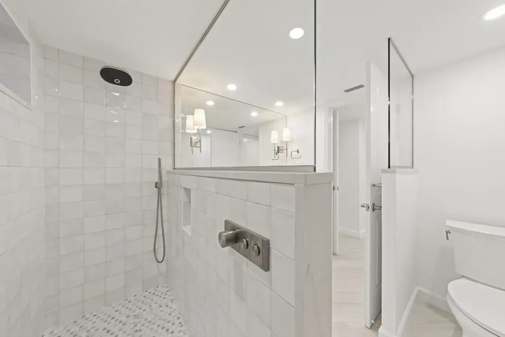 200 Periwinkle Way Sanibel FL 33957