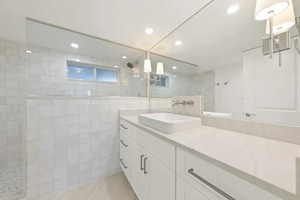 200 Periwinkle Way Sanibel FL 33957