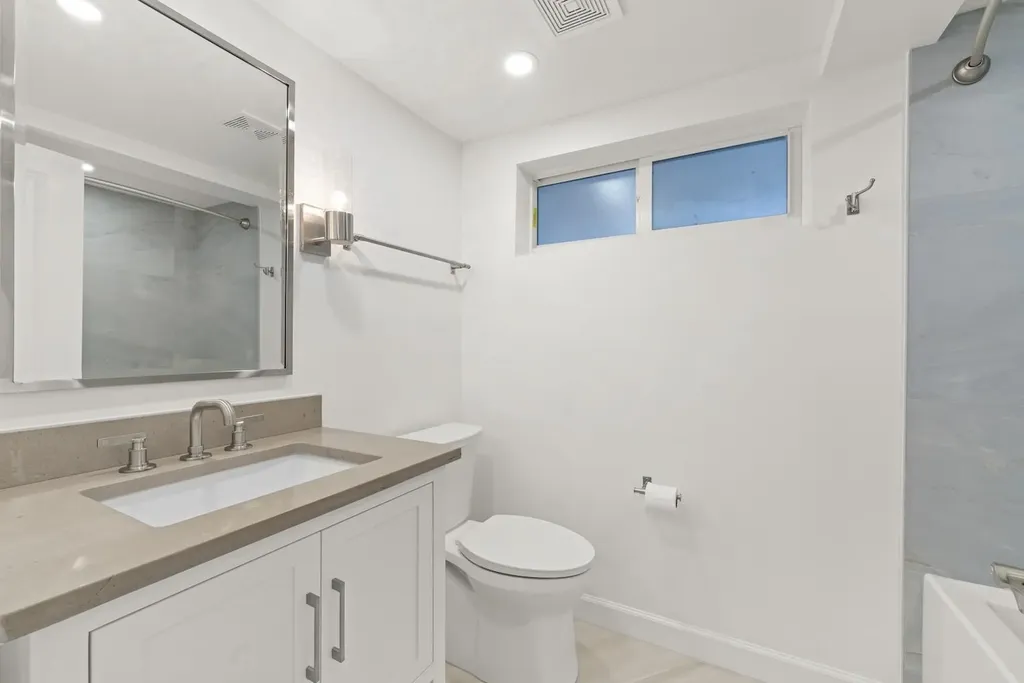 200 Periwinkle Way Sanibel FL 33957