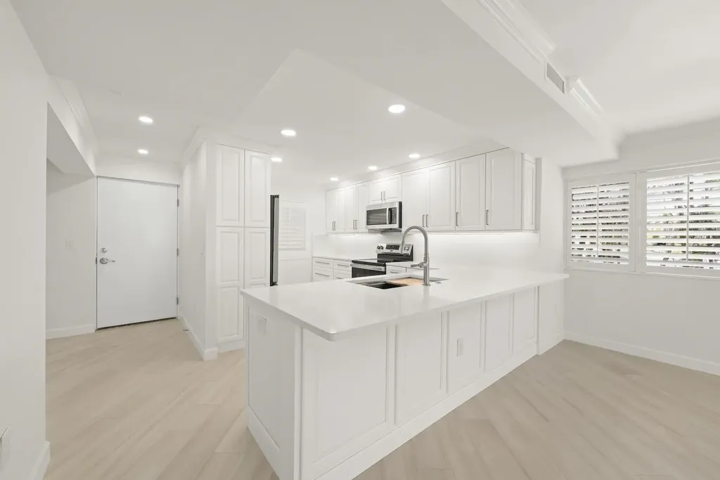 200 Periwinkle Way Sanibel FL 33957