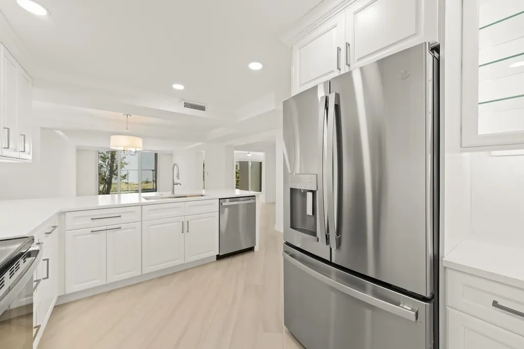 200 Periwinkle Way Sanibel FL 33957