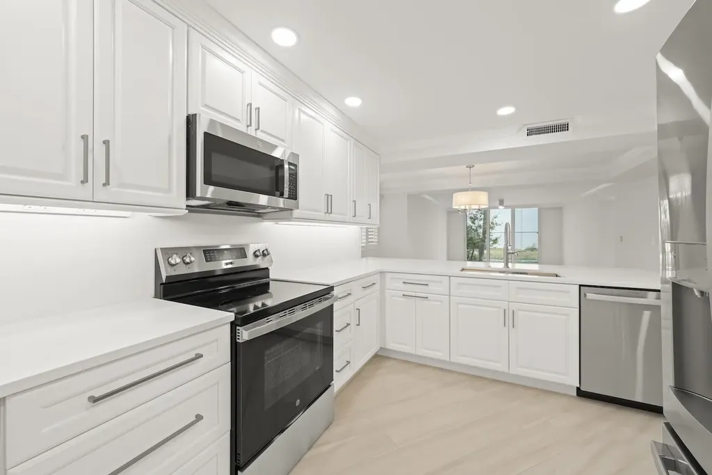 200 Periwinkle Way Sanibel FL 33957