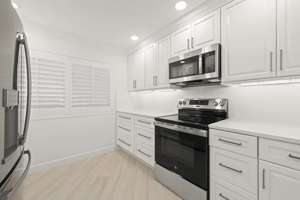 200 Periwinkle Way Sanibel FL 33957