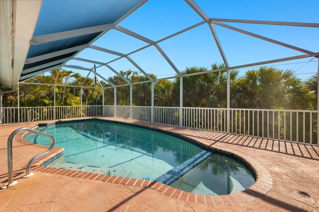 548 Chert Court Sanibel FL 33957