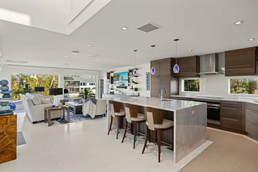 1290 Bay Drive Sanibel FL 33957