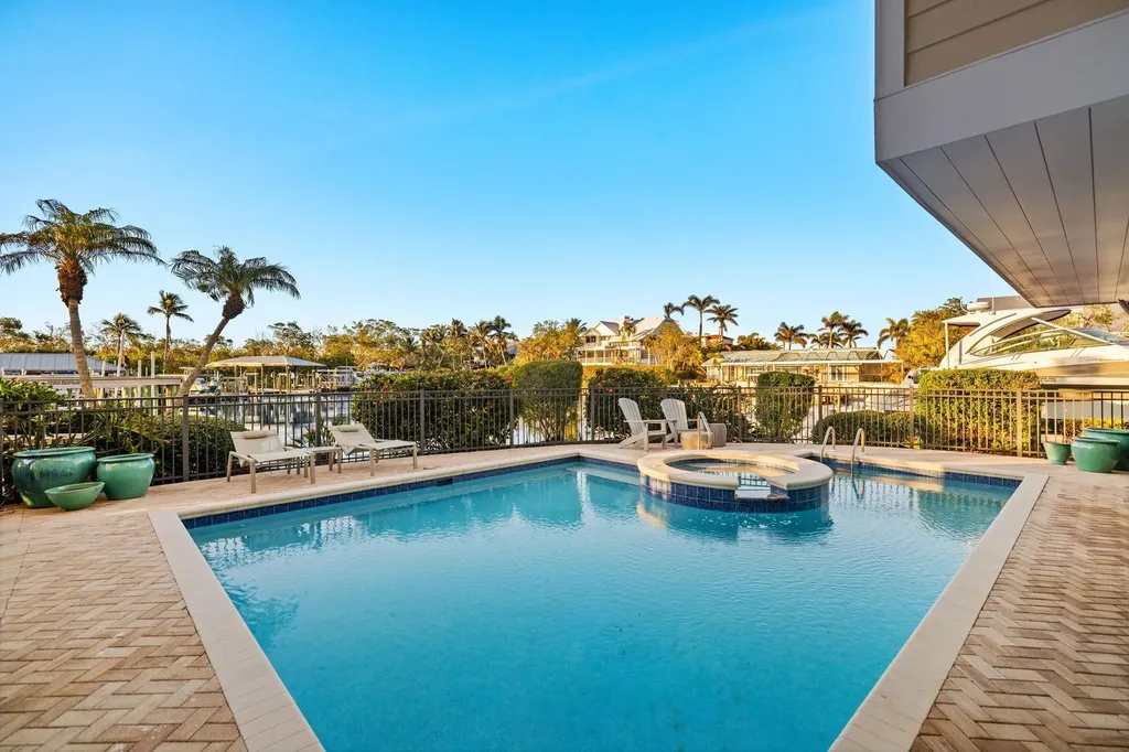 1290 Bay Drive Sanibel FL 33957