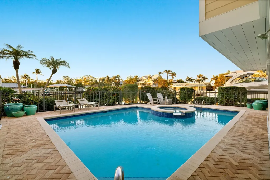 1290 Bay Drive Sanibel FL 33957