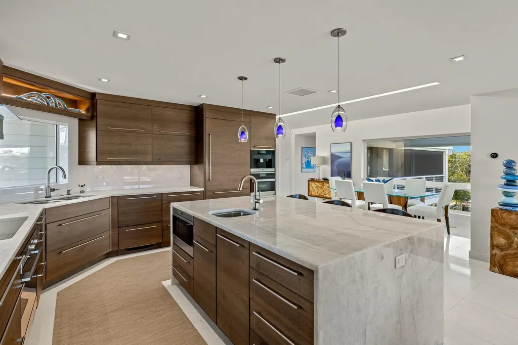 1290 Bay Drive Sanibel FL 33957