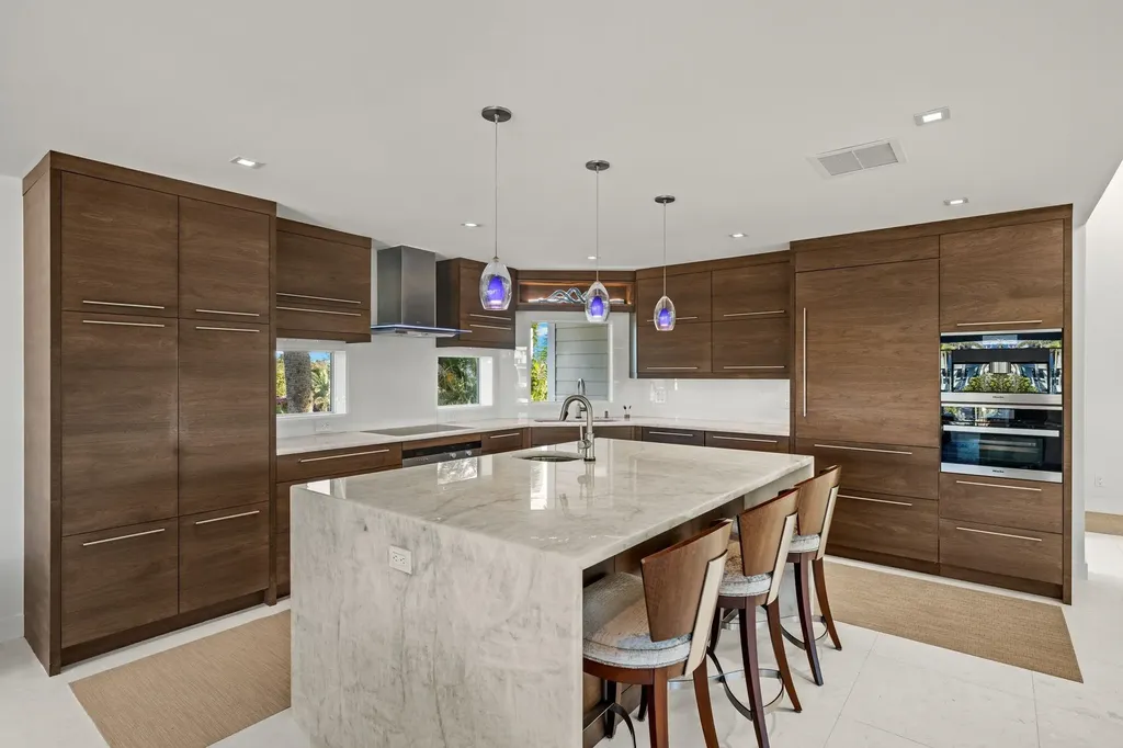 1290 Bay Drive Sanibel FL 33957