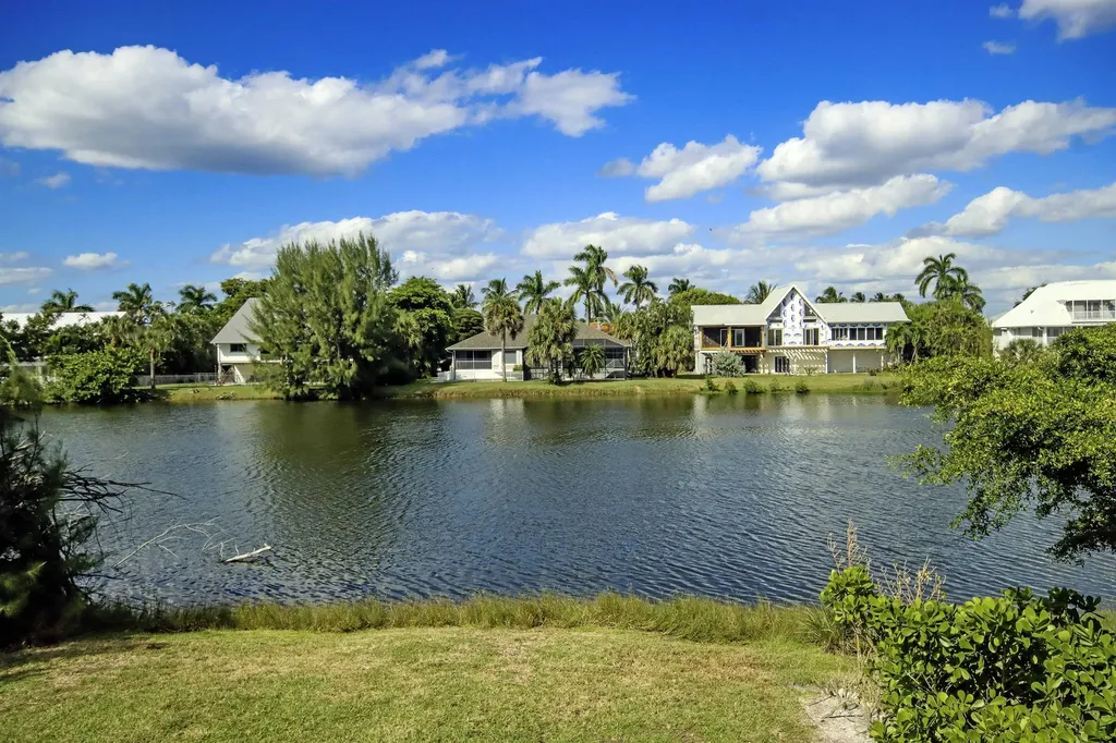 1444 Sandpiper Circle Sanibel FL 33957