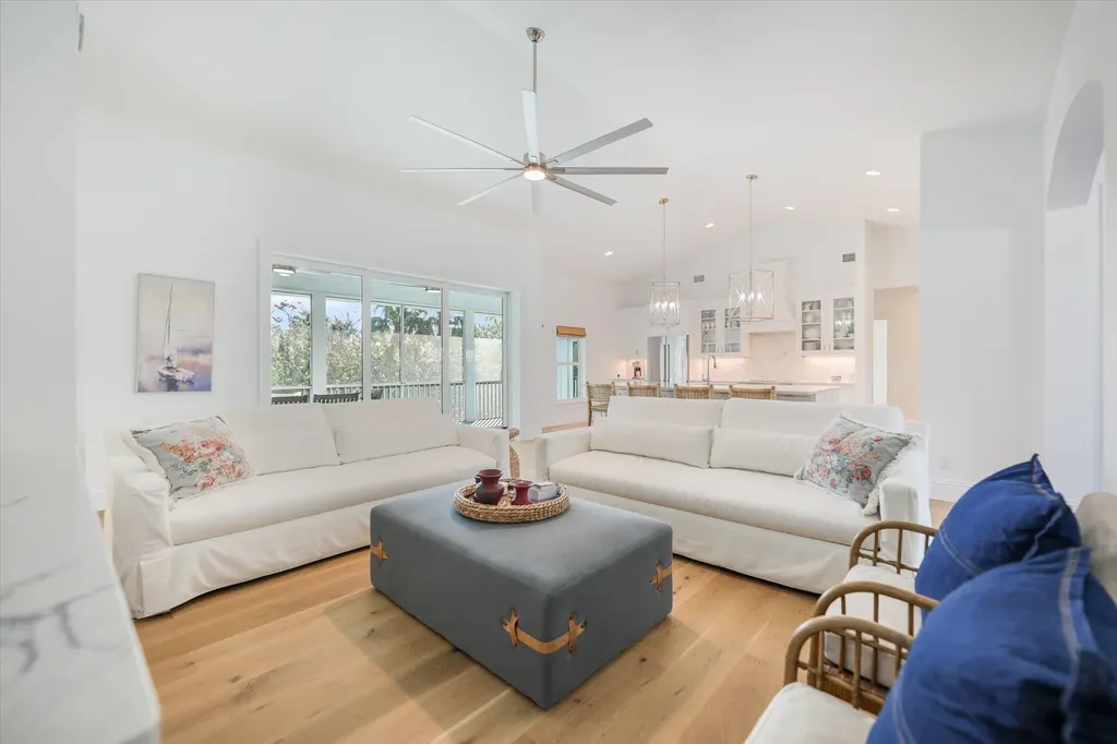 1990 My Tern Court Sanibel FL 33957