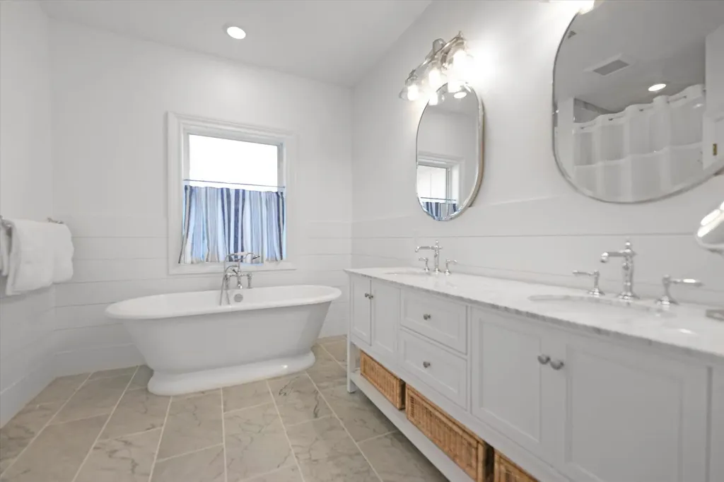 1990 My Tern Court Sanibel FL 33957