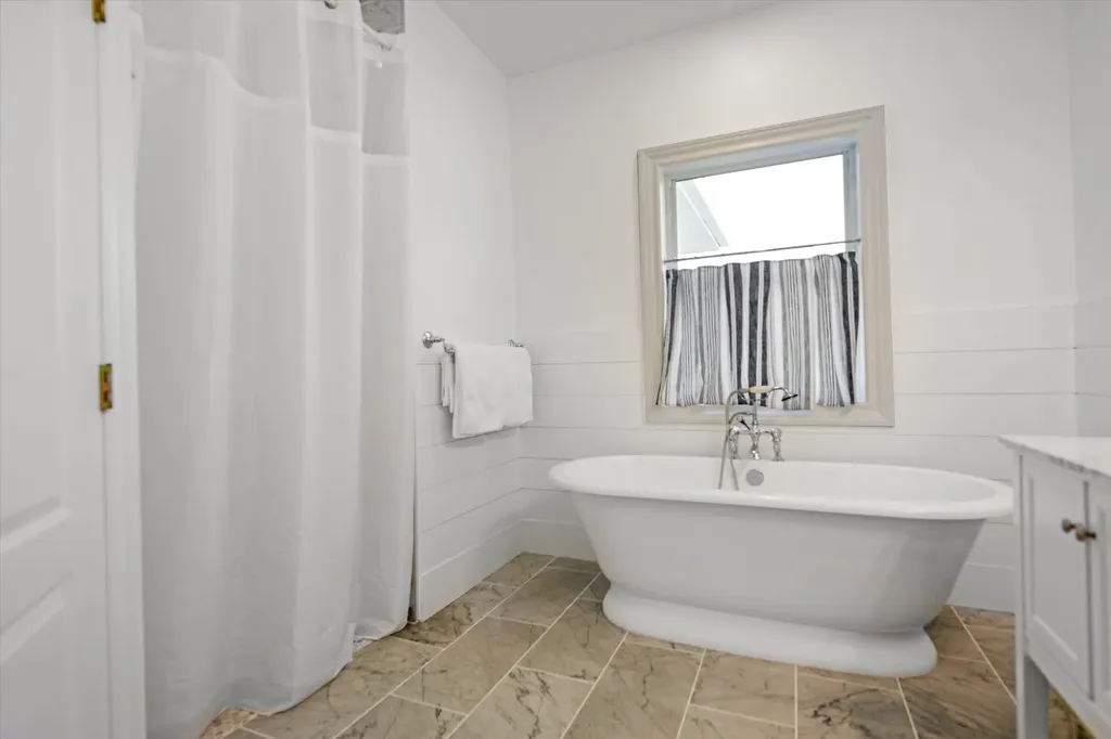 1990 My Tern Court Sanibel FL 33957