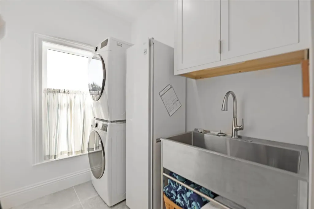 1990 My Tern Court Sanibel FL 33957