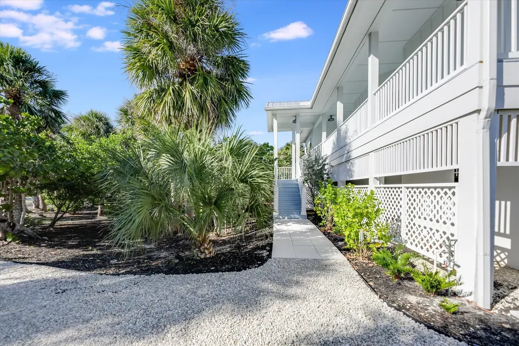 1990 My Tern Court Sanibel FL 33957