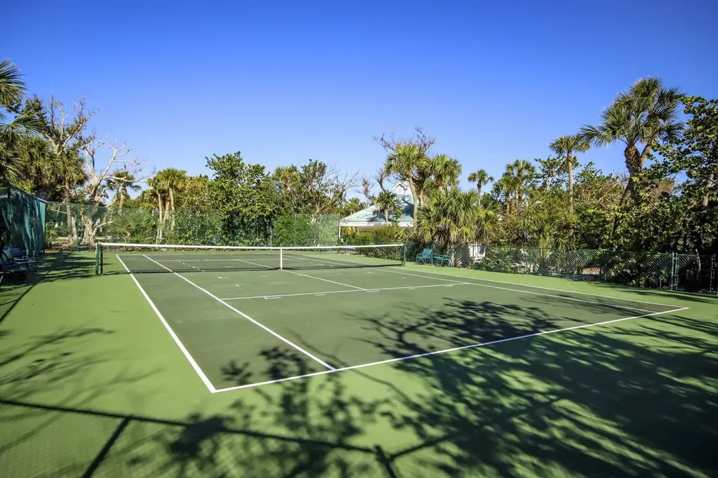 1990 My Tern Court Sanibel FL 33957