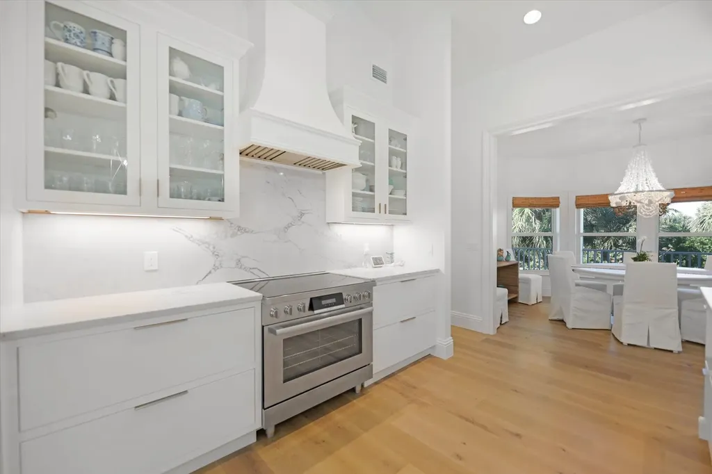 1990 My Tern Court Sanibel FL 33957