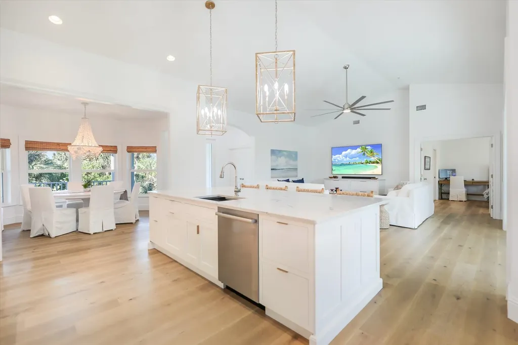 1990 My Tern Court Sanibel FL 33957