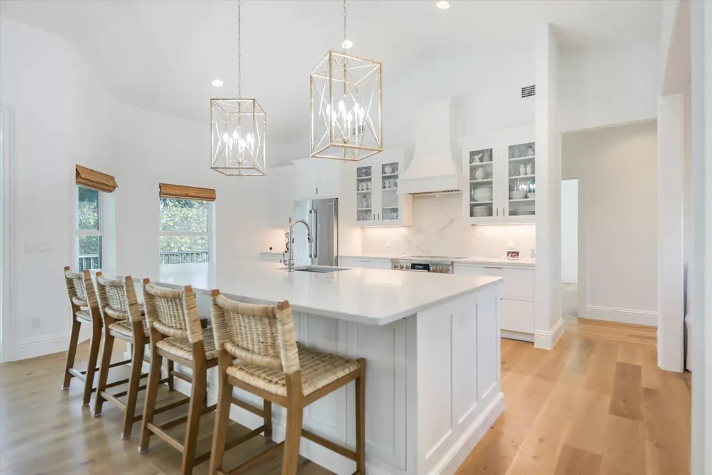 1990 My Tern Court Sanibel FL 33957