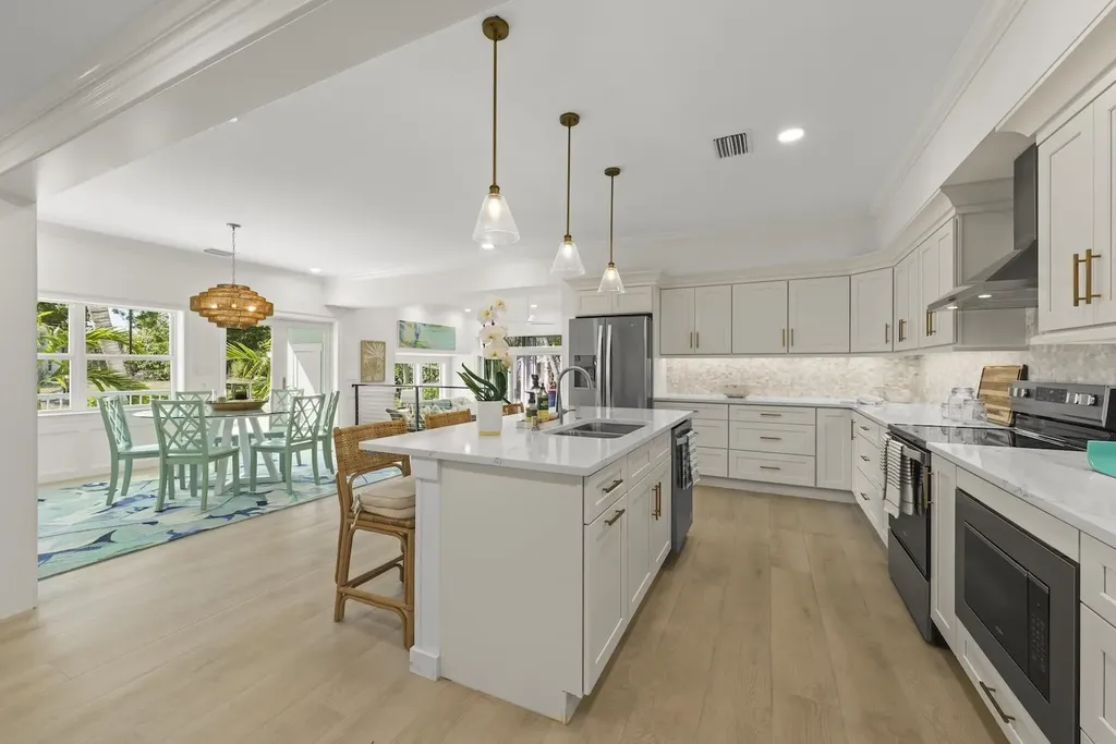 1163 Seagrape Lane Sanibel FL 33957-9999