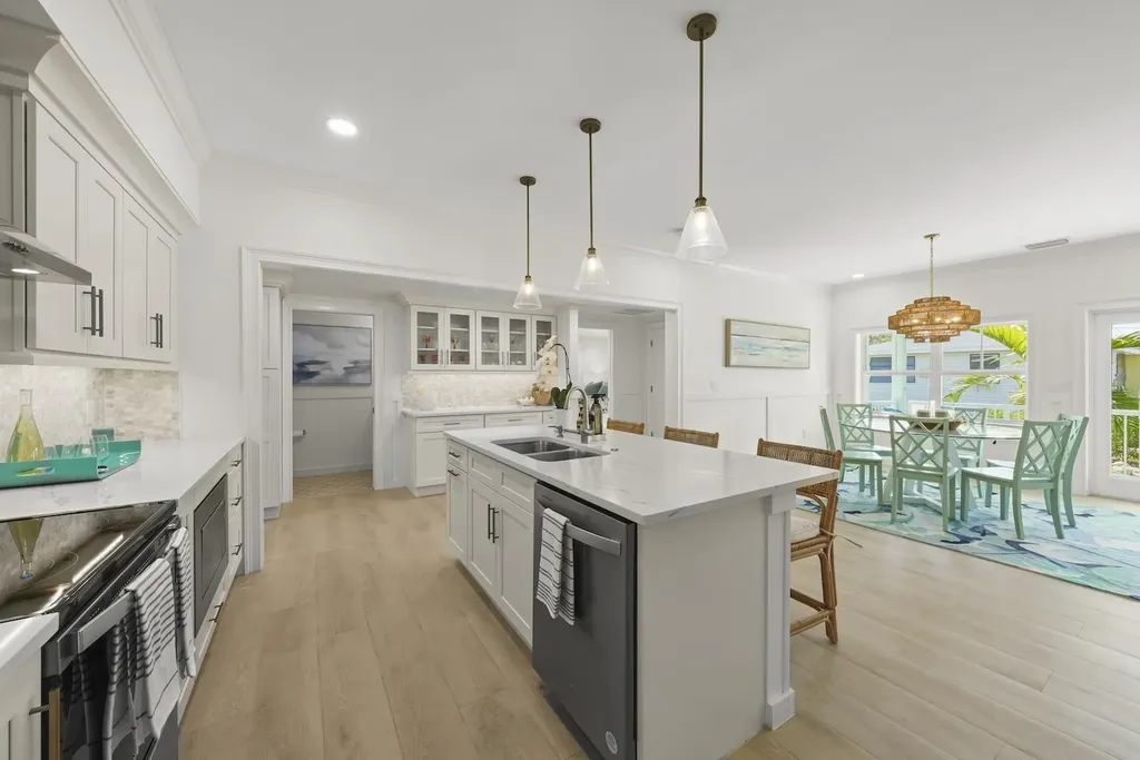 1163 Seagrape Lane Sanibel FL 33957-9999
