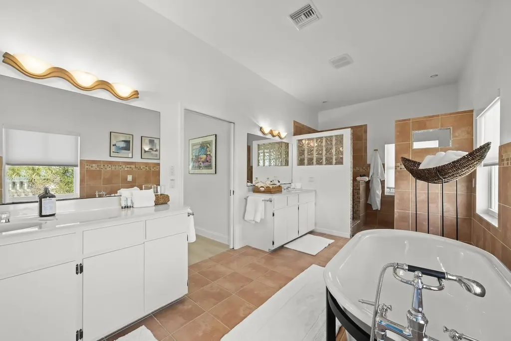 1163 Seagrape Lane Sanibel FL 33957-9999