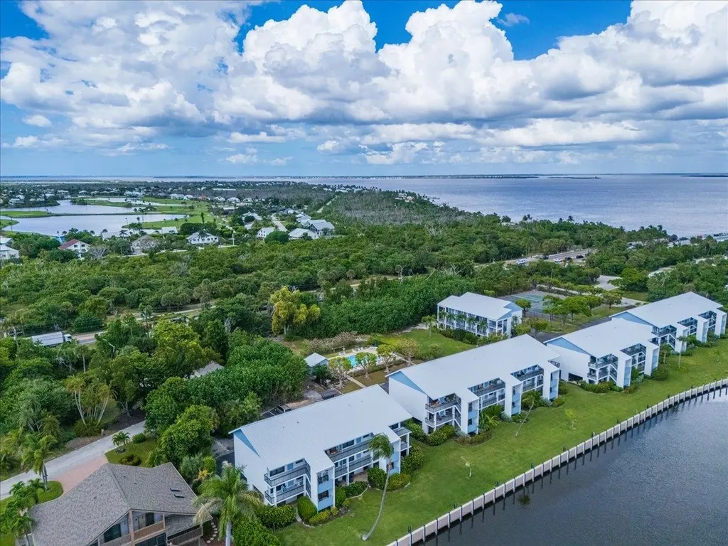 1250 Tennisplace Court Sanibel FL 33957