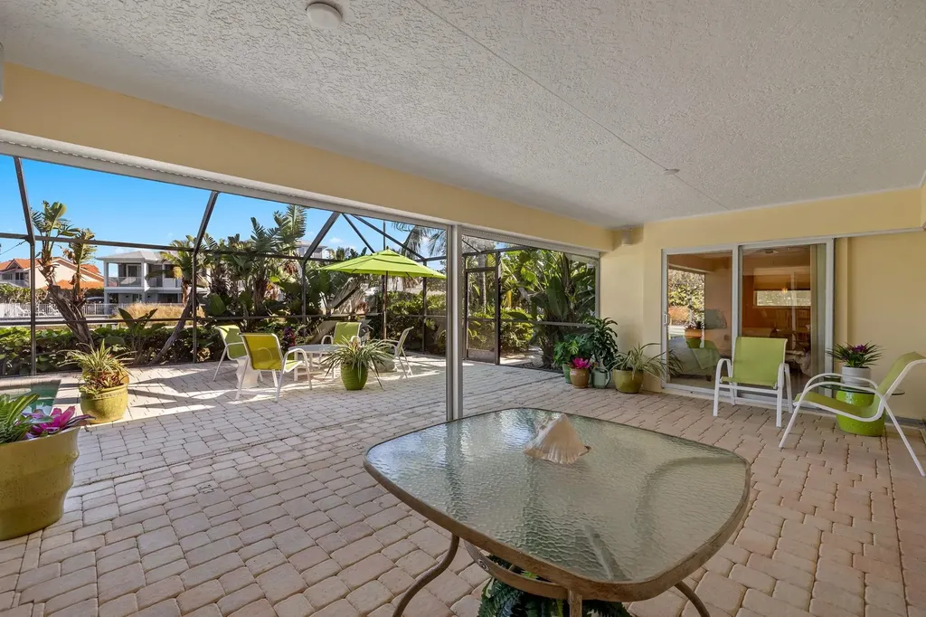 946 Whelk Drive Sanibel FL 33957