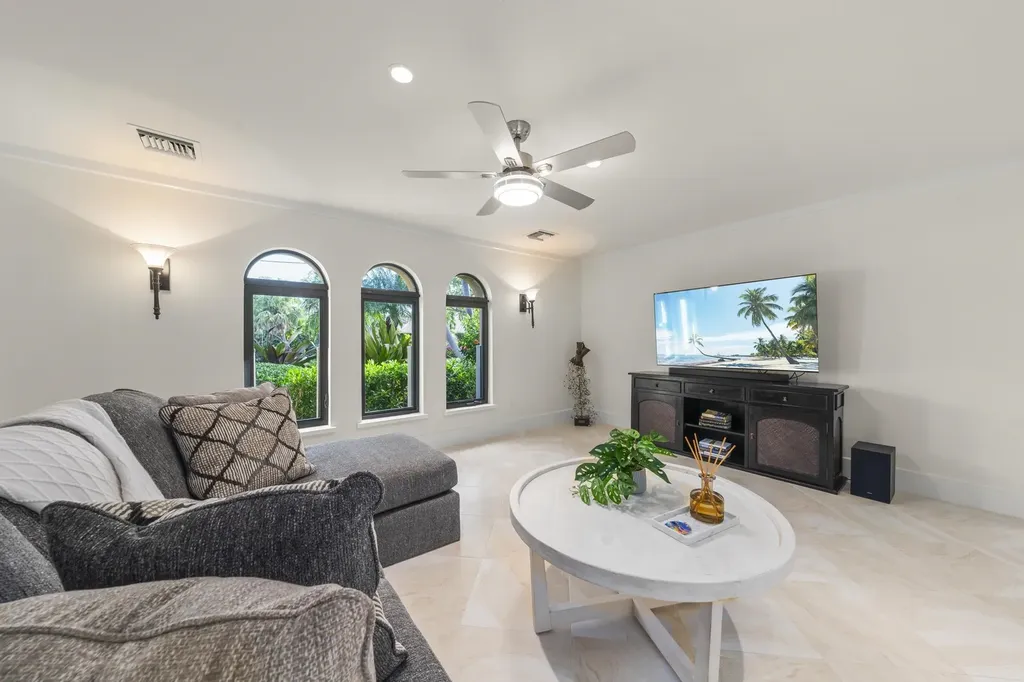 918 Limpet Drive Sanibel FL 33957