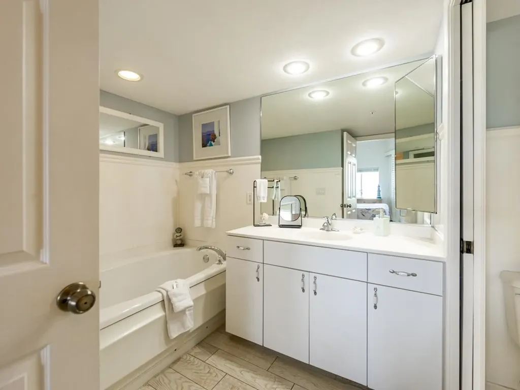 255 Periwinkle Way Sanibel FL 33957