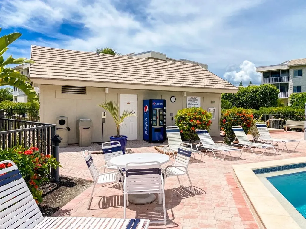 255 Periwinkle Way Sanibel FL 33957
