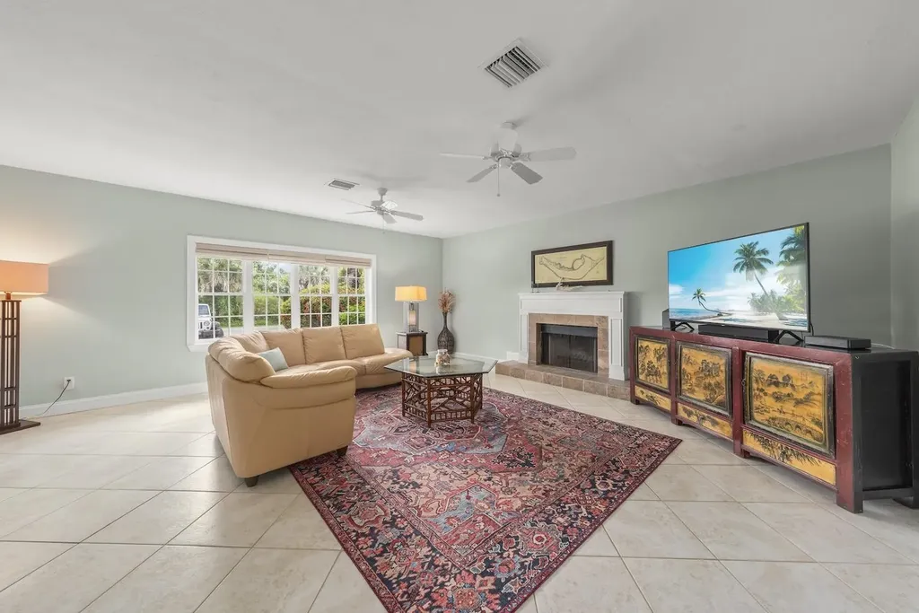 513 Rabbit Road Sanibel FL 33957-3011